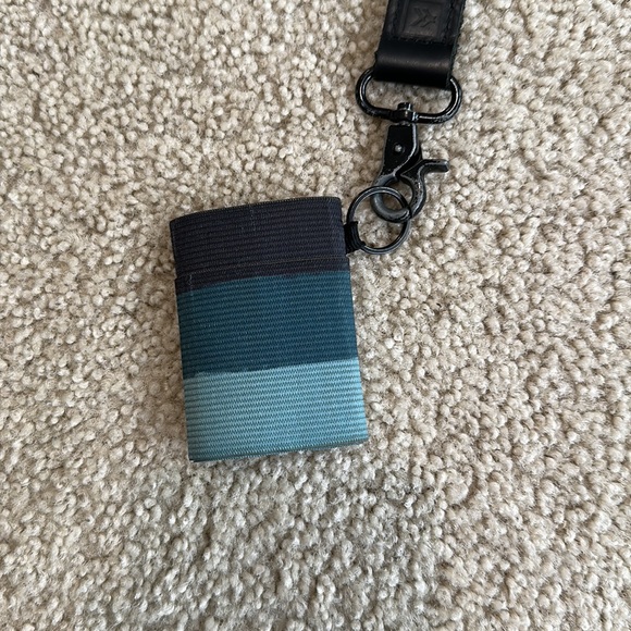 thread wallet/ keychain - Picture 2 of 2